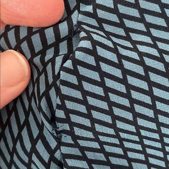 Silk Jones New York button up-Size 10 - Picture 10 of 10